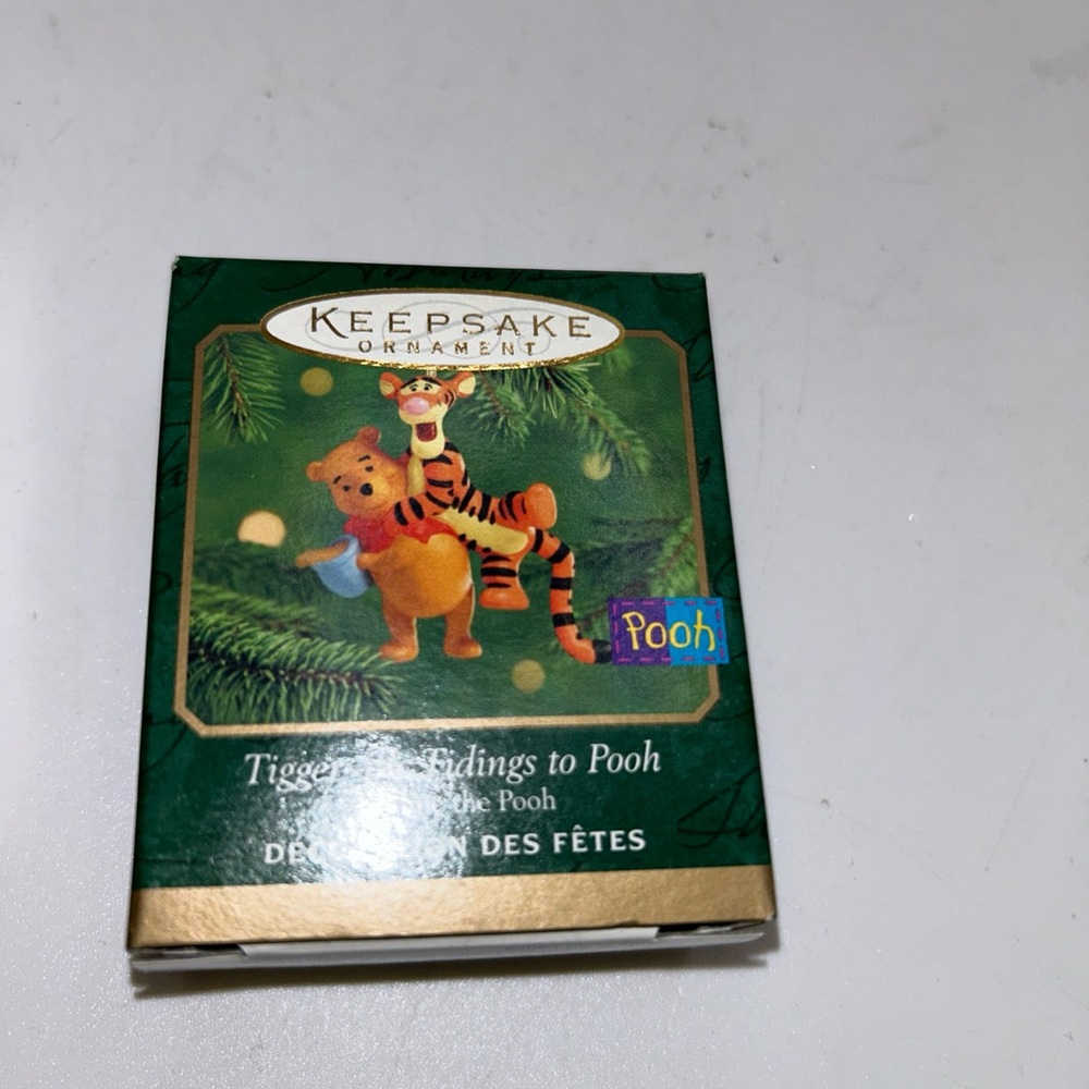 2 Hallmark Pooh Collection Piglet Tigger Miniature 1999-2000 Skating With Pooh - Picture 3 of 7